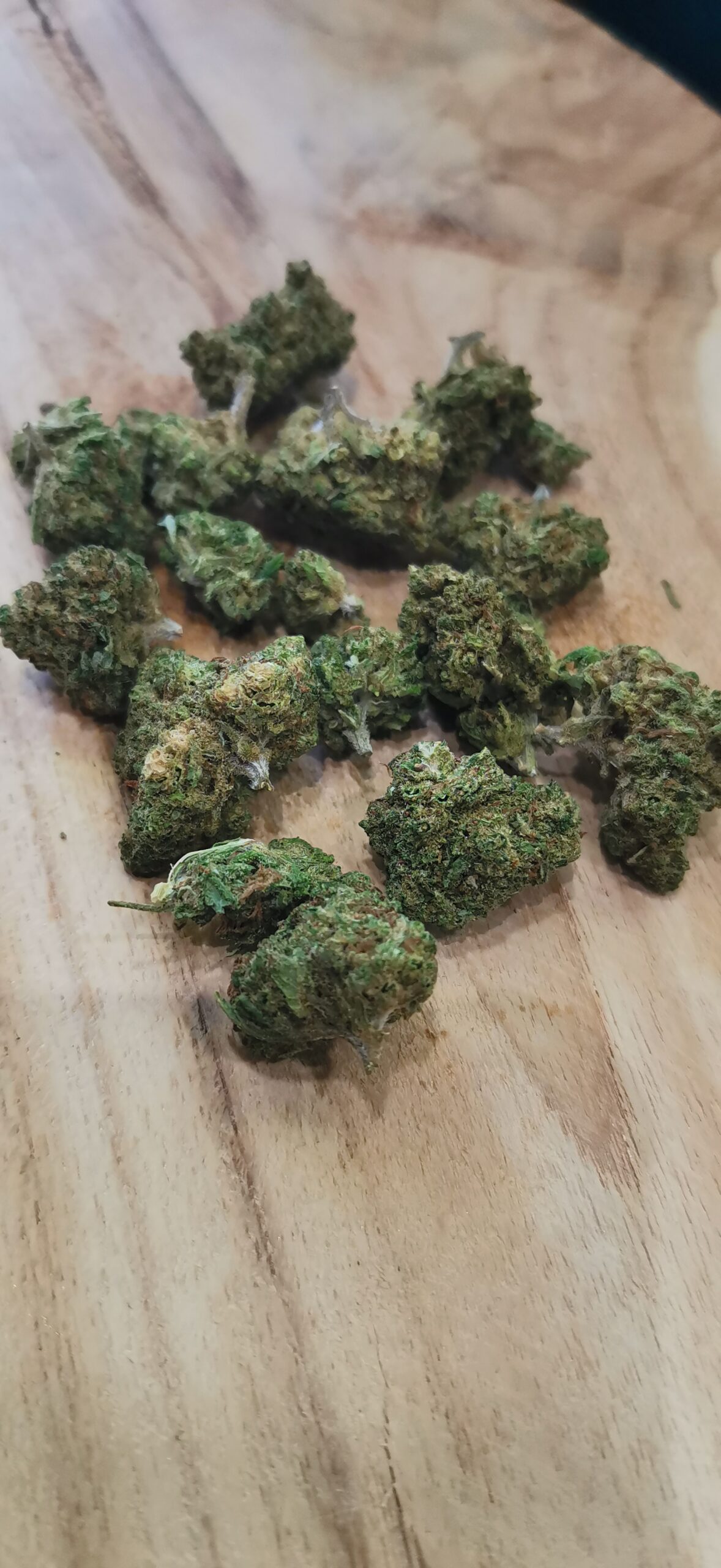 Pineapple Cali Small Buds 🟡 – Image 3